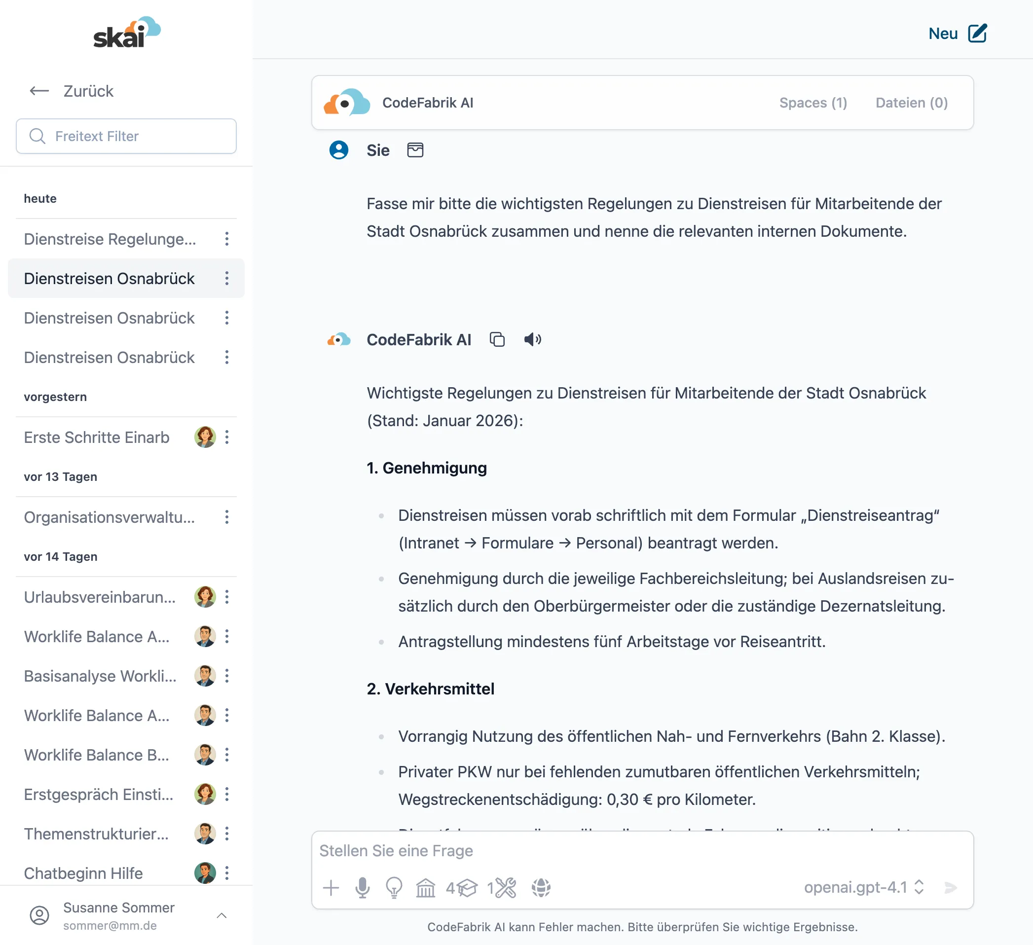 Chat in skai verwaltung beantwortet eine Frage mithilfe der internen Wissenssuche.